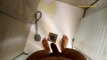 Ziopaperone2020 - pissing in the shower